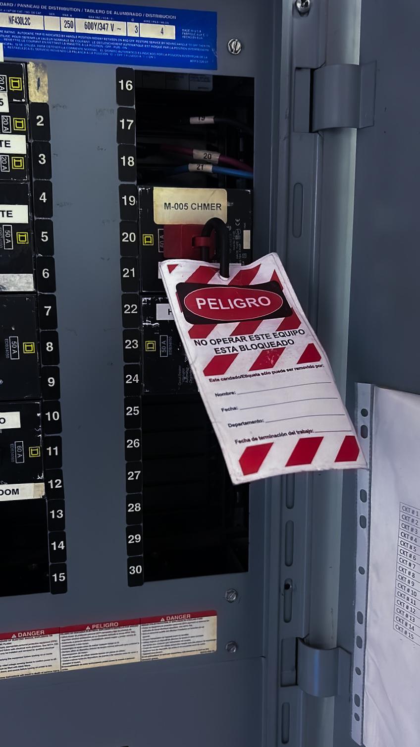 Equipos de seguridad representando nuestro compromiso con la excelencia